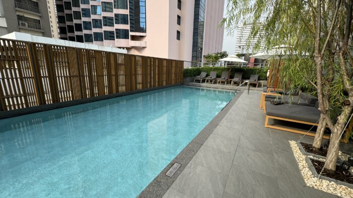 Courtyard by Marriott Bangkok Sukhumvit 20 屋上のプール